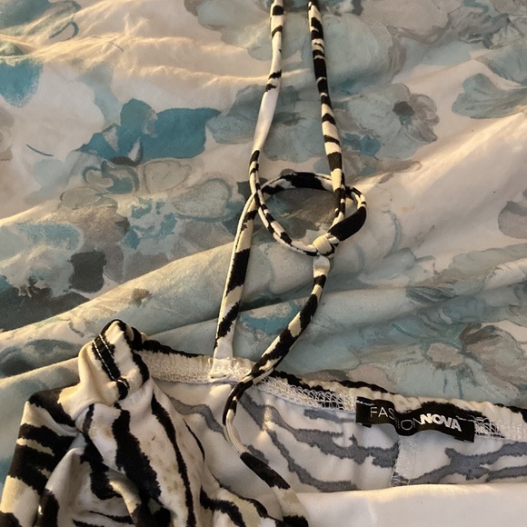 Fashion nova romper - Picture 9 of 9